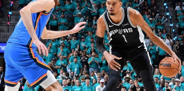 云开体育-NBA总决赛时间出炉！尼克斯抵达圣安东尼奥，马刺主场搭建完成